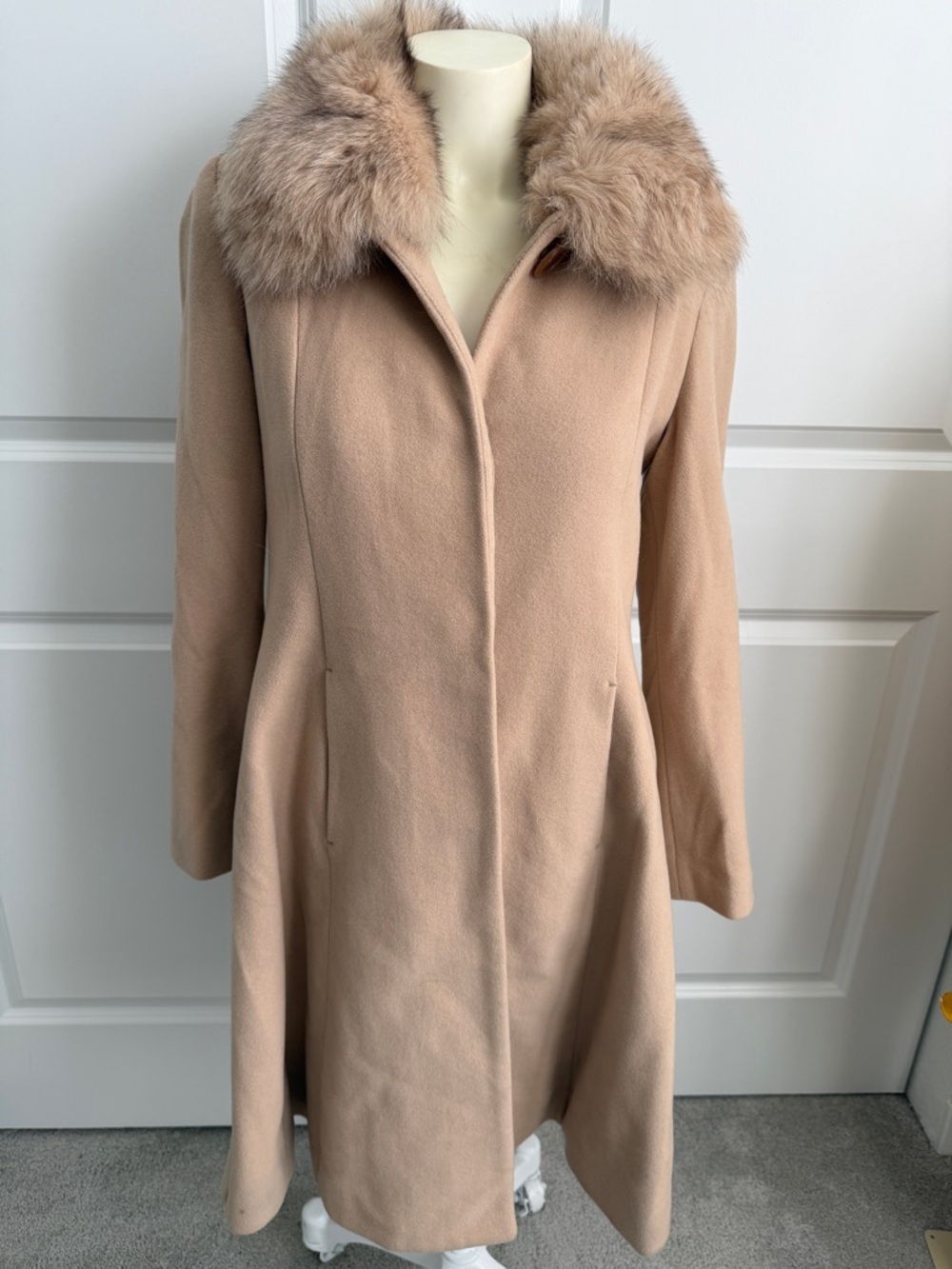SACHI Camel Wool Coat with Fox Fur Collar-Small